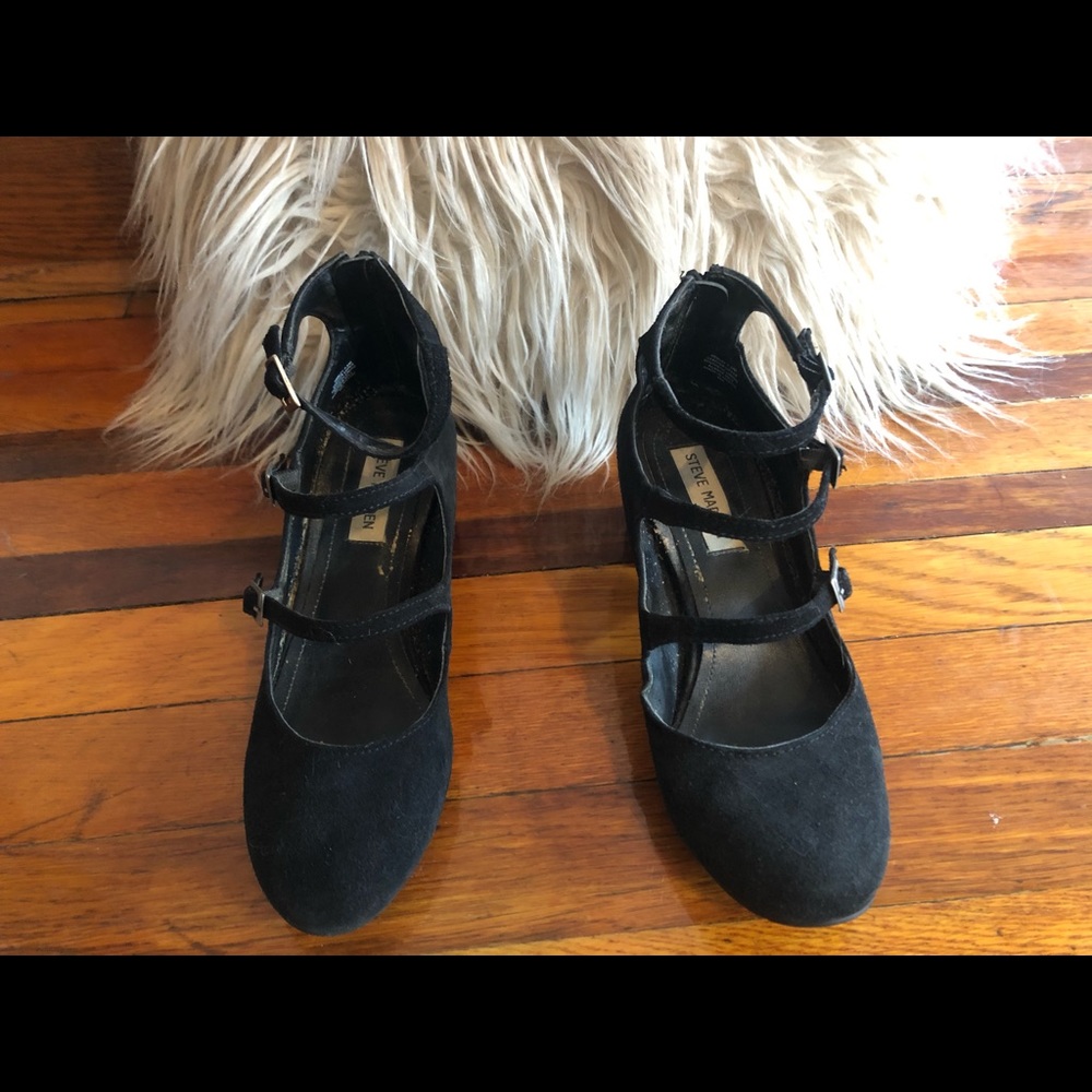 Steve Madden Mary Janes with Flower Detail - Picture 2 of 5